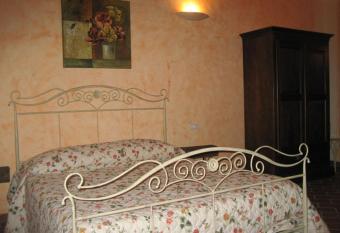 Agriturismo La Vallata - Lajatico allows 18 year olds to book a room