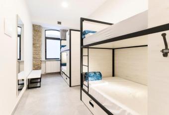 LOGUNE ROOMS allows 18 year olds to book a room