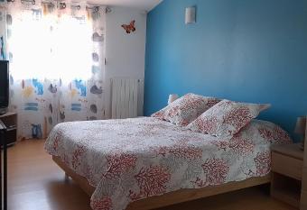 chambre chez corinne et bernard has Balcony rooms