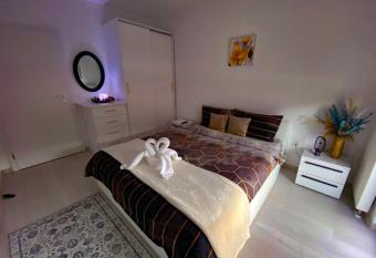 The Getaway has Balcony rooms