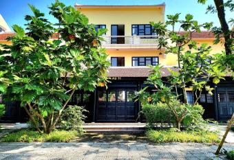 8 Bedroom Romantic Villa has Balcony rooms