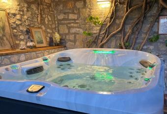 Domus Fontis Pescaia has Balcony rooms