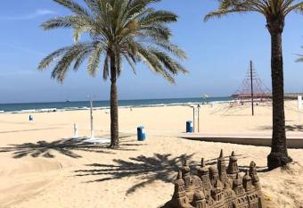 Lovely family apartment 2 min. from the beach has Balcony rooms