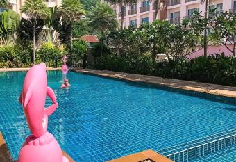 Cosy Apartment in Patong, 5 min Walk to Nightlife allows 18 year olds to book a room
