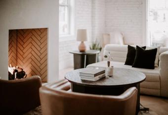 Harless & Hugh Loft has Balcony rooms