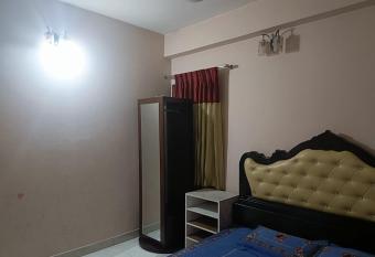 Green View Guest House has rooms with a private hot tub