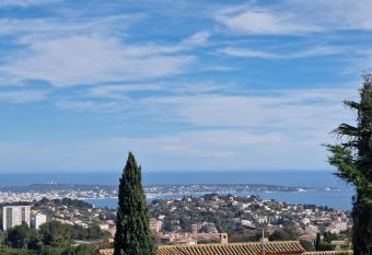 Beautiful Sea View House has Balcony rooms