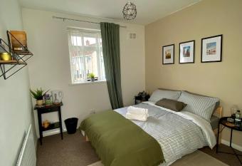 Cheerful and Cosy Double Room allows 18 year olds to book a room