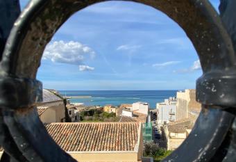 Terrazza Vista Golfo allows 18 year olds to book a room