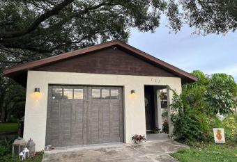 Creekside Home: 4m to #1 Beach with Pig has rooms with a private hot tub