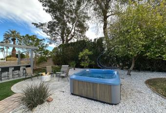 Beautiful house with jacuzzi has Balcony rooms