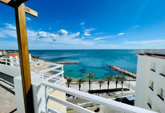 Respiro Del Mar - Beachfront Superior Apartment has Balcony rooms