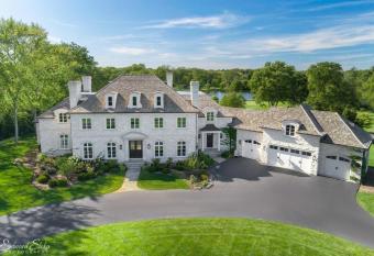 Private Rooms at Gated 7000 sq ft Mansion, 2.5 Acre Lot, Circular DriveWay, 15 car parking has Balcony rooms