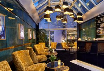 Das Carls Hotel allows 18 year olds to book a room