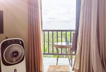 a CABIN MOUNTAIN PEAK has Balcony rooms