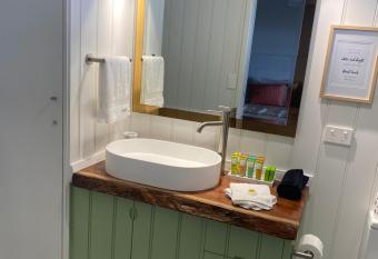 Private Room/Ensuite with a view Tamborine Mountain allows 18 year olds to book a room