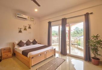 Spacious 3 Story Villa with private Pool has Balcony rooms