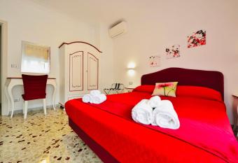 Floral Holiday has Balcony rooms