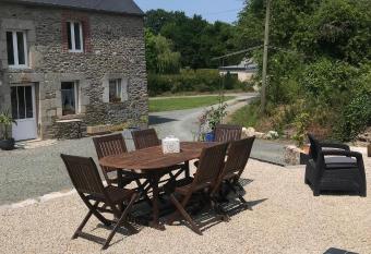 Charmant g  te avec po  le    bois has Balcony rooms