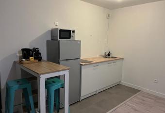 Appartement id  alement plac   allows 18 year olds to book a room