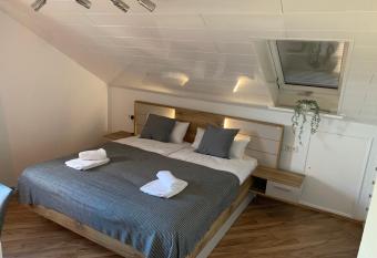 2 Zimmer Ferienwohnung has Balcony rooms