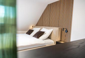 JEWO Apartments Koblenz modern & zentral / K  che + WIFI allows 18 year olds to book a room