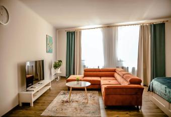 Luxusn   apartm  n na Velk  m n  m  st   allows 18 year olds to book a room