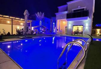 Ali Villa Perfect for families has Balcony rooms