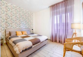 [20min. Duomo] Design, Wi-fi. has Balcony rooms