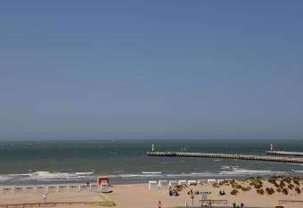 Zeezicht 4de verdieping has Balcony rooms