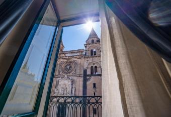 Piazza Duomo 19 Apartment has Balcony rooms