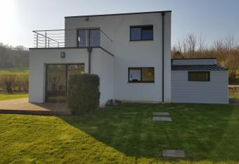 maison moderne    la campagne has Balcony rooms