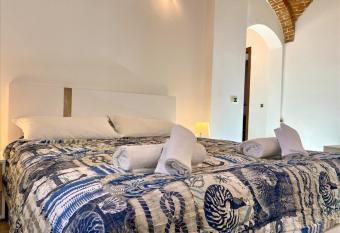 La stalla di Palazzo Vedani allows 18 year olds to book a room