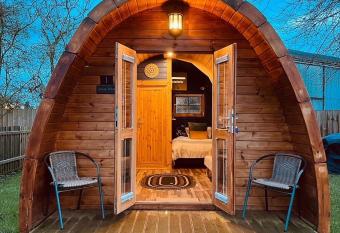 Lodge Farm Retreat has Balcony rooms