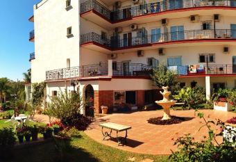 Hotel Carmen Teresa has Balcony rooms