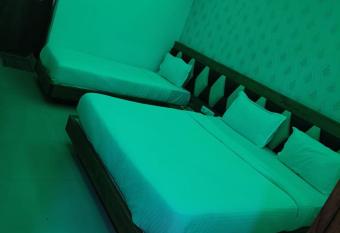 Hotel Mountain inn has rooms with a private hot tub