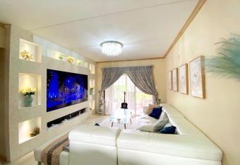 Siena Sun Luxury Suite 1 has rooms with a private hot tub