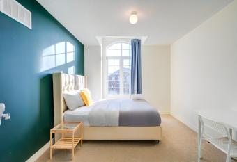 Modern 5BR Home Milton Toronto Lakeview, Pan Am Velodrome has Balcony rooms