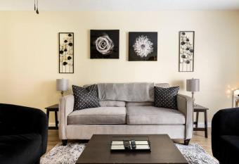 Homey Hidden Gem w/Self-Checkin has Balcony rooms