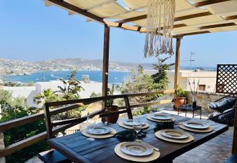 seaview Foinikas allows 18 year olds to book a room