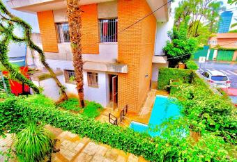 Casa Luxo 14 pessoas Jd Europa has Smoking/Balcony rooms