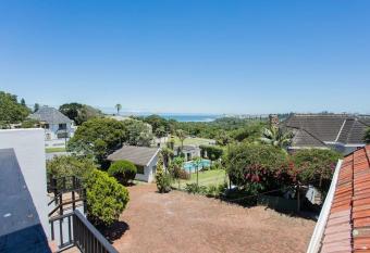 Royalty Castle has Smoking rooms