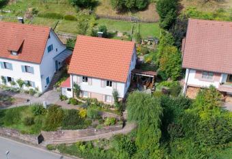 Le Bain du Corbeau - Schwarzwald Ferienhaus Alpirsbach allows 18 year olds to book a room