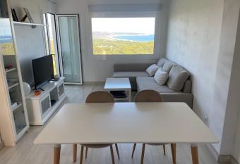 NUEVO. Reformado con vistas panor  micas y piscina has Balcony rooms