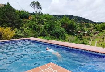 EcoGranjasYa has Balcony rooms