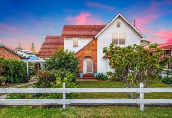 Scotts Cottage - The perfect escape has Balcony rooms