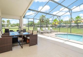 New Listing - spacious 4 bed 3 bath Pool home allows 18 year olds to book a room