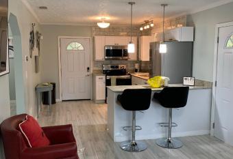 Sunshine Villa Two has Balcony rooms