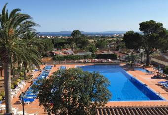 Hotel San Carlos allows 18 year olds to book a room