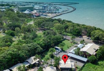 Marlin Villa - Hervey Bay has Balcony rooms